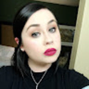 Meet your Posher, Larissa